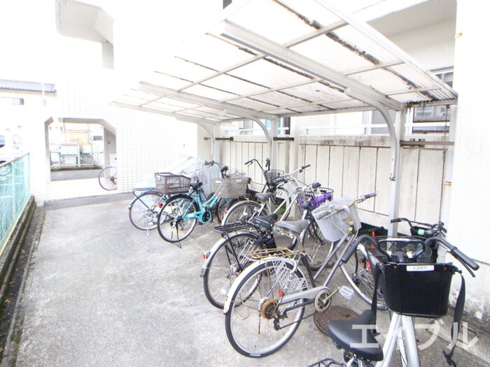 物件外観写真4　(駐輪場)