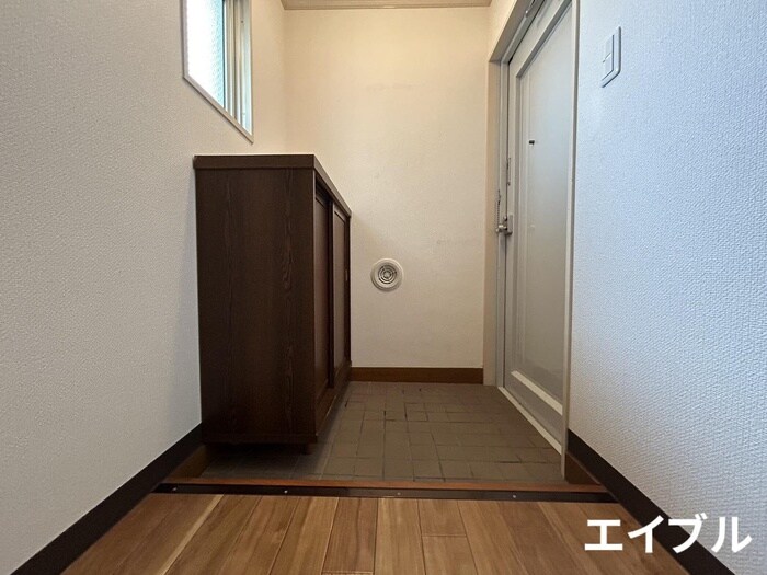 物件内観写真16　(玄関)