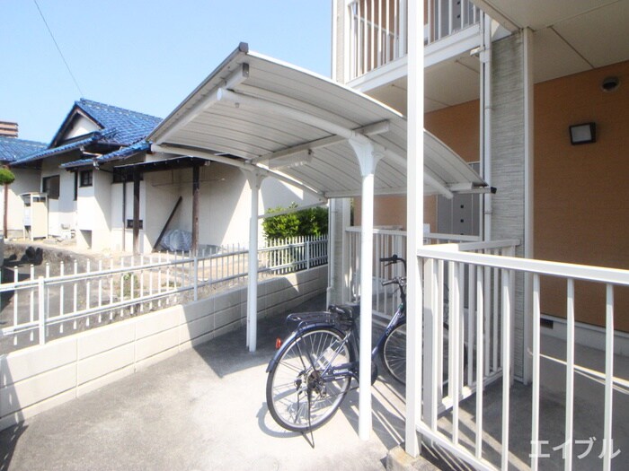 物件外観写真3　(駐輪場)