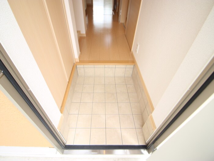 物件内観写真14　(玄関)