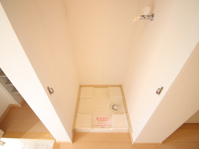 物件内観写真18　(洗濯機置場)