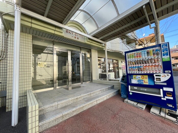 物件外観写真6　(エントランス部分)