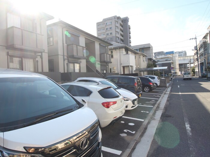物件外観写真6　(駐車場)