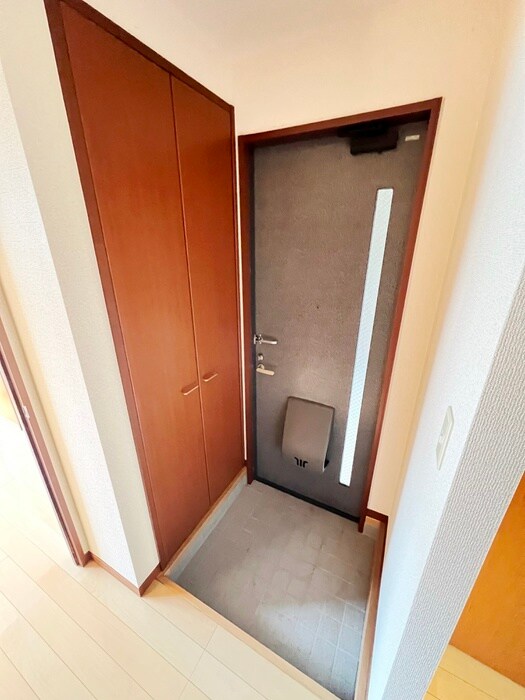 物件内観写真13　(玄関)