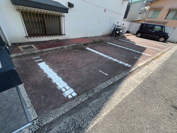 物件外観写真5　(駐車場)