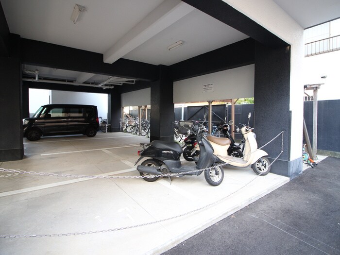物件外観写真6　(駐輪場)