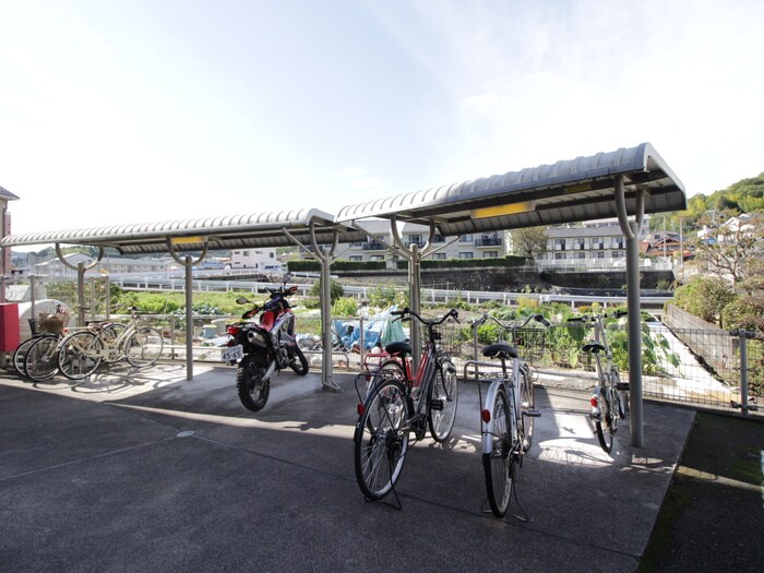 物件外観写真4　(駐輪場)