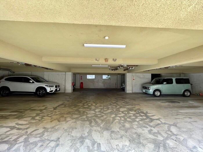 物件外観写真3　(駐車場)