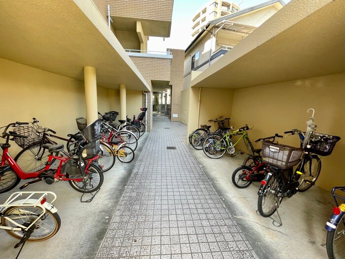 物件外観写真4　(駐輪場)