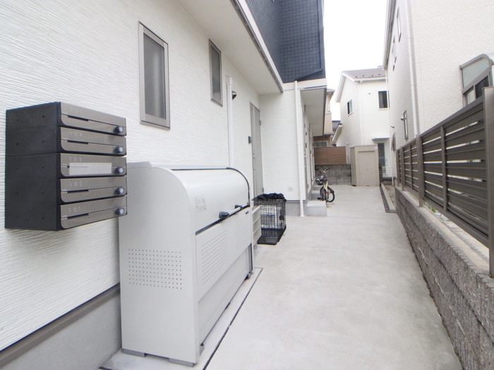 物件外観写真4　(エントランス部分)