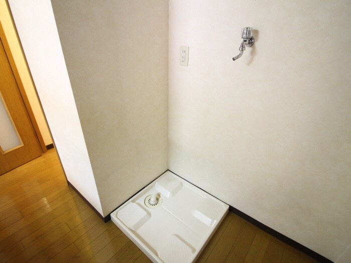 物件内観写真12　(洗濯機置場)