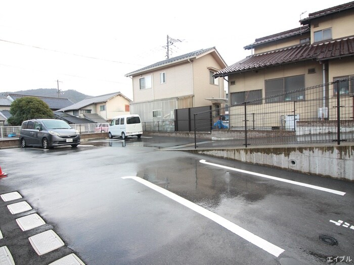 物件外観写真5　(駐車場)