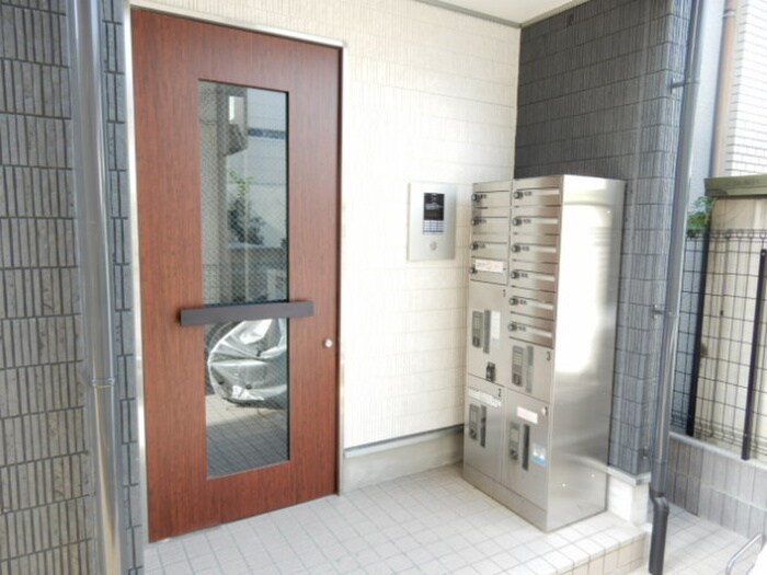 物件外観写真2　(エントランス部分)