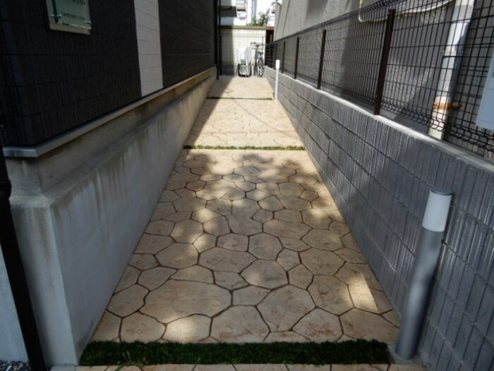 物件外観写真4　(エントランス部分)