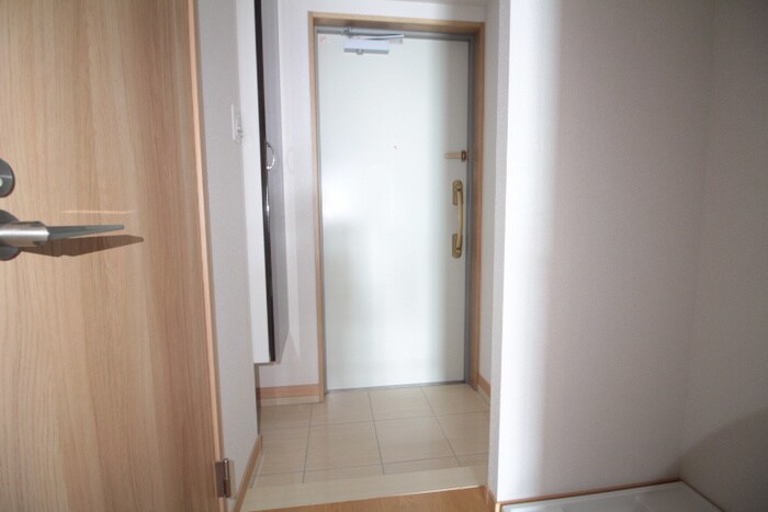 物件内観写真13　(玄関)