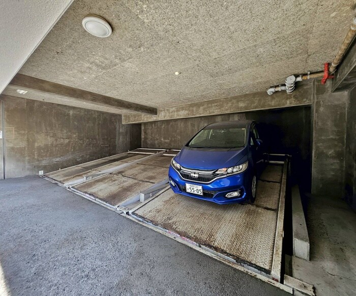 物件外観写真3　(駐車場)