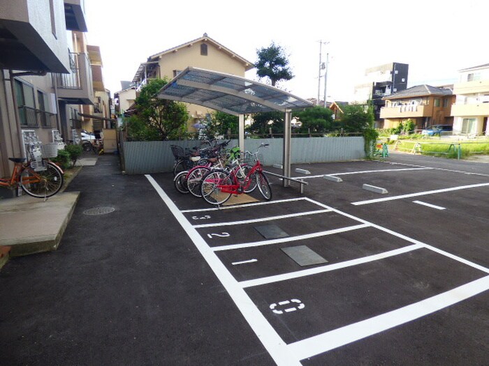 物件外観写真3　(駐輪場)