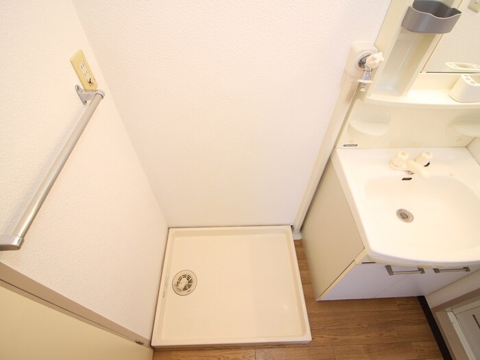 物件内観写真15　(洗濯機置場)