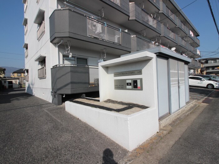 物件外観写真4　(エントランス部分)