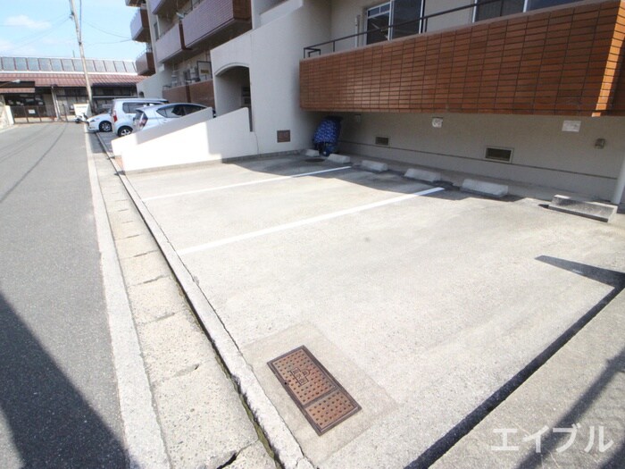 物件外観写真3　(駐輪場)