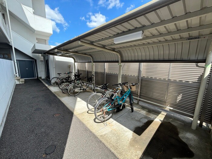 物件外観写真5　(駐輪場)