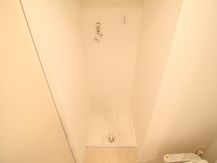 物件内観写真16　(洗濯機置場)