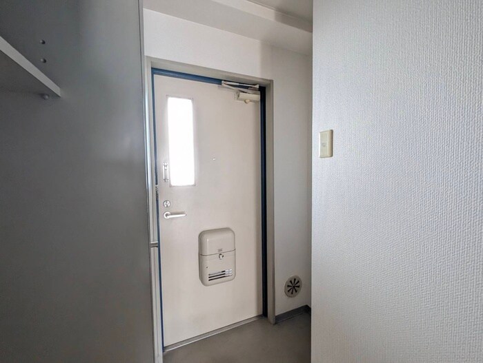 物件内観写真9　(玄関)