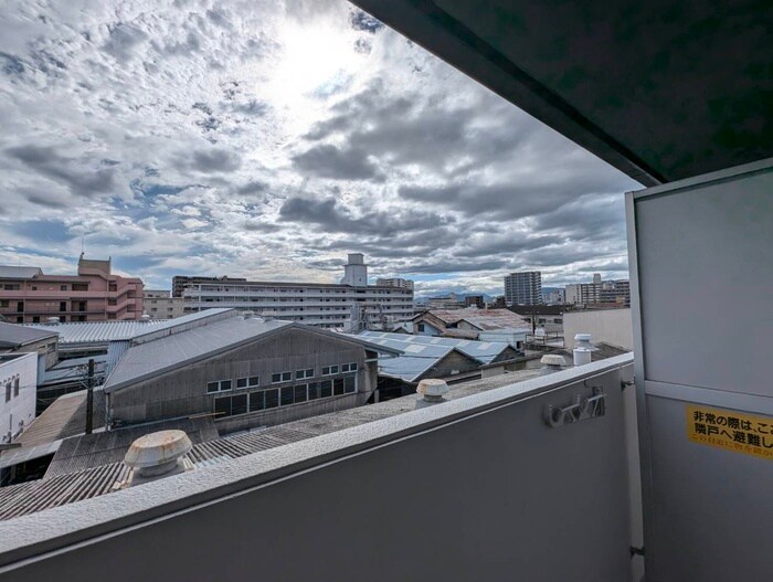 物件内観写真12　(室内からの展望)