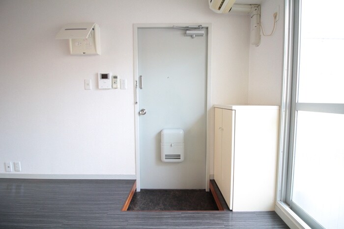 物件内観写真13　(玄関)