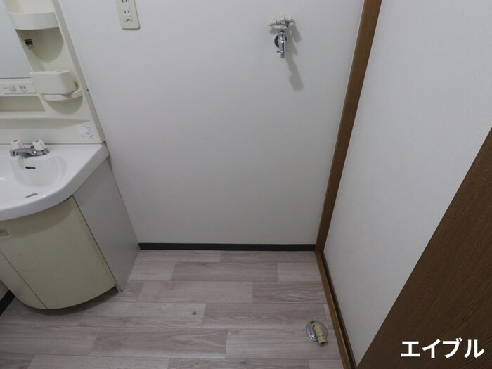 物件内観写真12　(洗濯機置場)