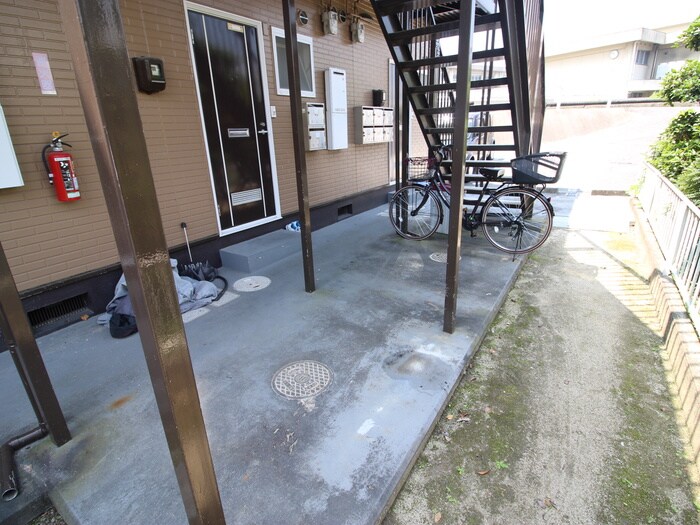 物件外観写真5　(駐輪場)