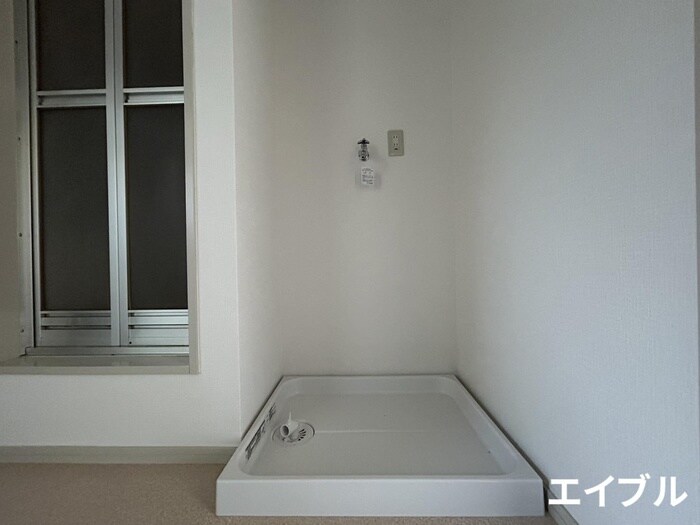 物件内観写真14　(洗濯機置場)