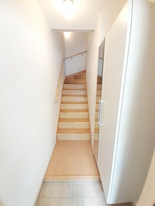 物件内観写真11　(玄関)