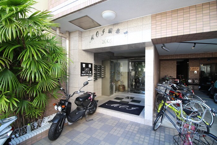 物件外観写真5　(エントランス部分)