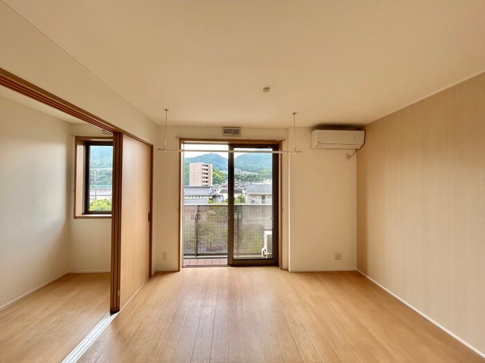 物件内観写真2　(居室)