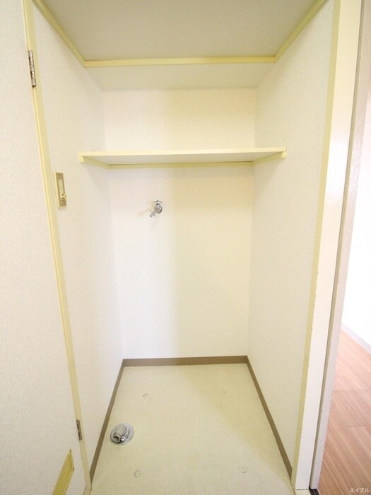 物件内観写真13　(洗濯機置場)