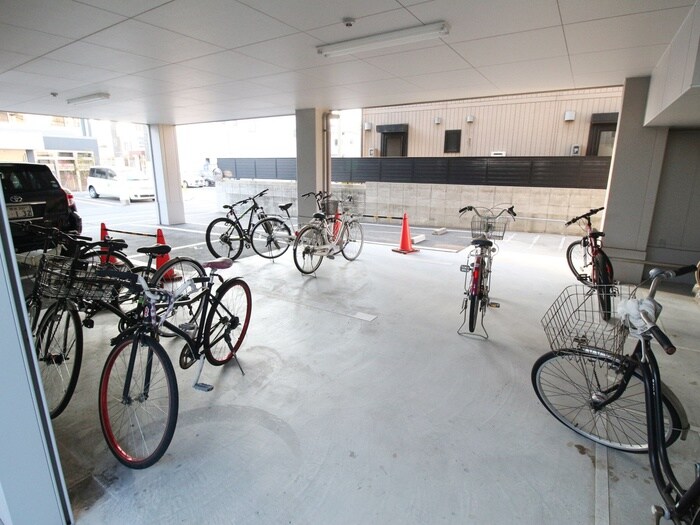 物件外観写真2　(駐輪場)
