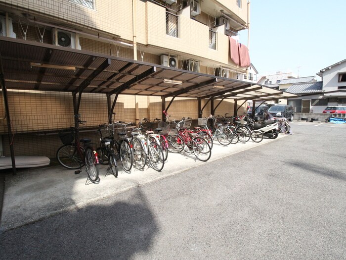 物件外観写真4　(駐輪場)