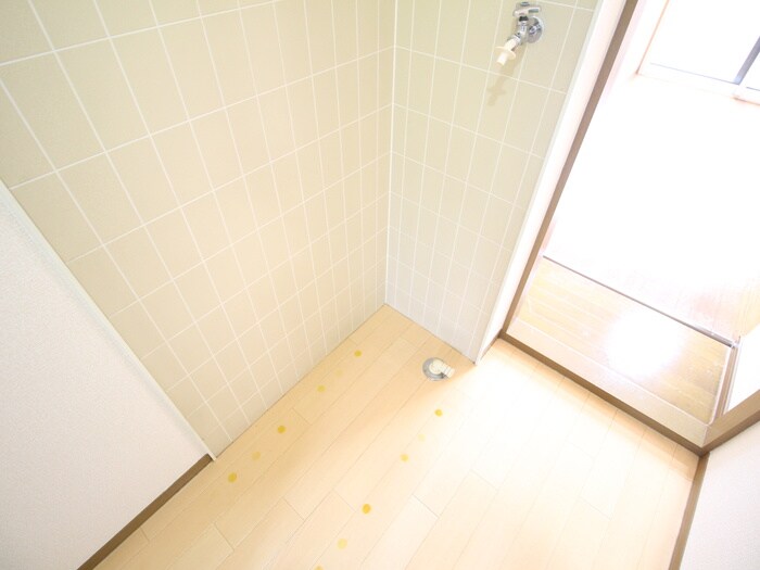 物件内観写真12　(洗濯機置場)