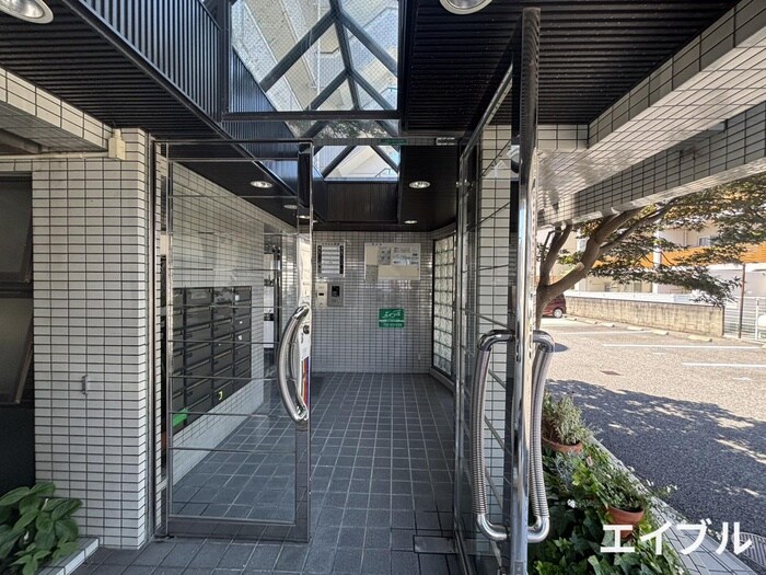 物件外観写真5　(エントランス部分)