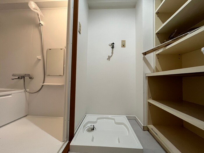 物件内観写真14　(洗濯機置場)