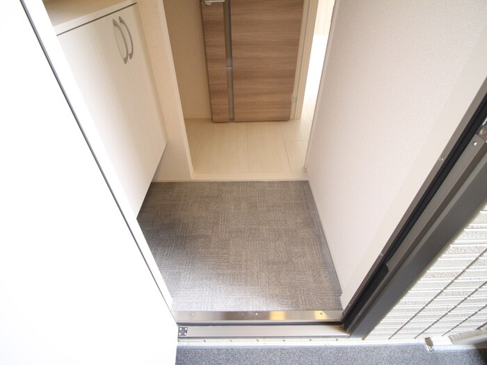 物件内観写真14　(玄関)