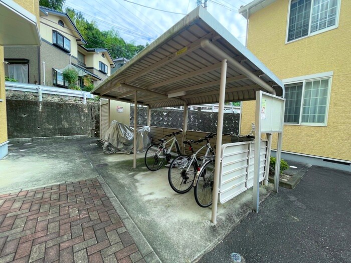 物件外観写真5　(駐輪場)