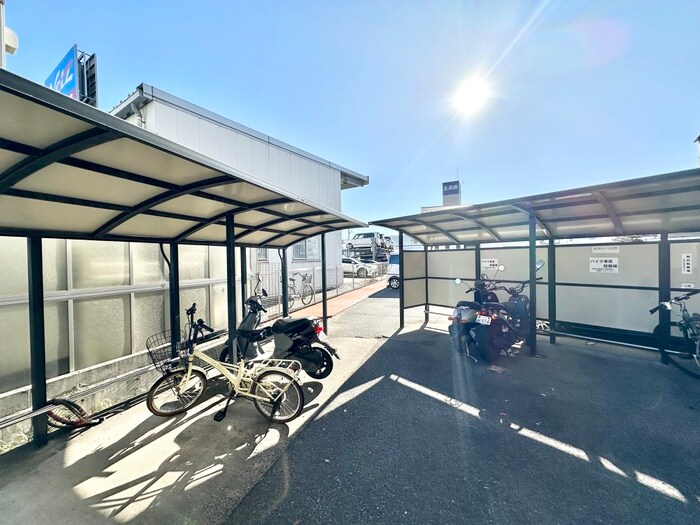 物件外観写真3　(駐輪場)