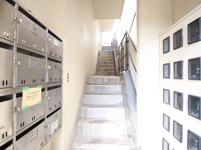 物件外観写真2　(エントランス部分)