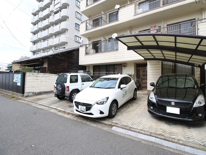 物件外観写真6　(駐車場)