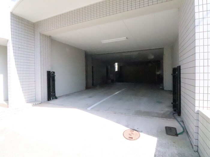 物件外観写真3　(駐車場)