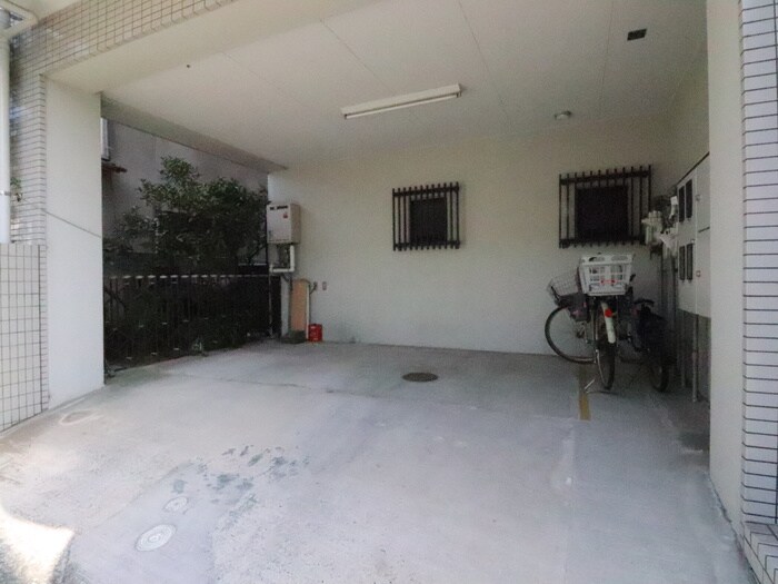 物件外観写真4　(駐輪場)