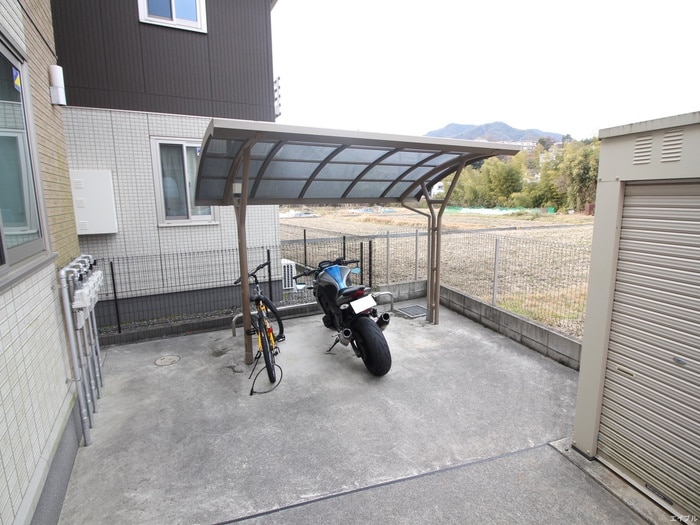 物件外観写真4　(駐輪場)