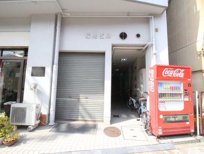 物件外観写真2　(エントランス部分)